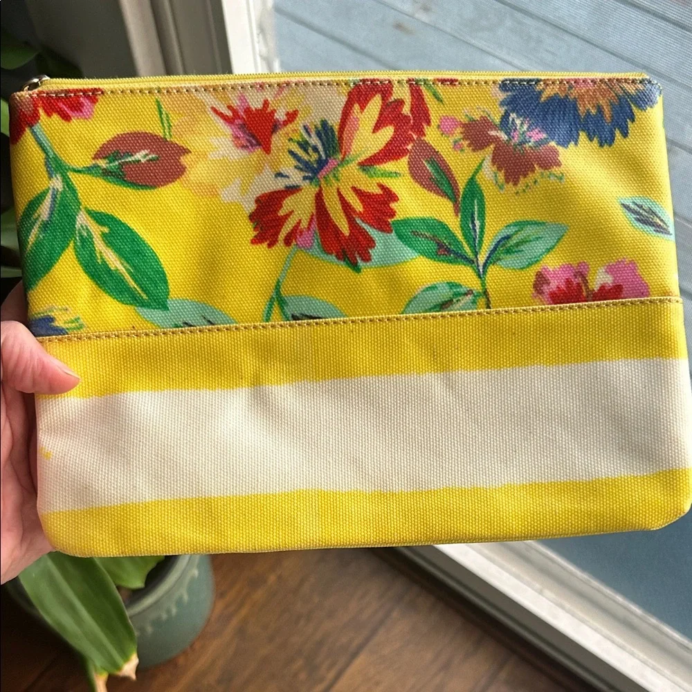 Kate Spade EUC Ret $139 Floral Clutch or cosmetic case - Picture 2 of 6